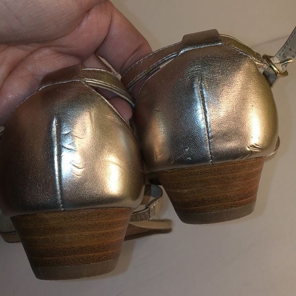 Adrienne Vittadini Gold bow strap sandals - Picture 5 of 7